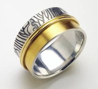 Etched silver and 18ct gold ring