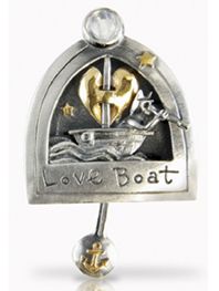 'Love Boat' brooch