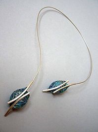 ‘Self seed’ neckpiece