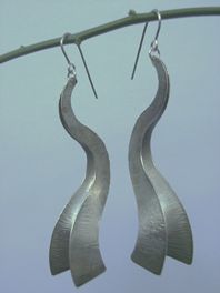 Forged curve earrings white metal