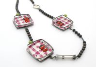 Gingham squares necklace Z333
