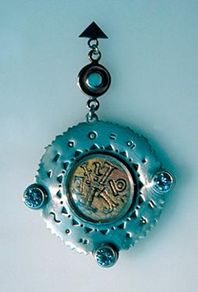 Brooch "Life & Art Encapsulated" 1998.